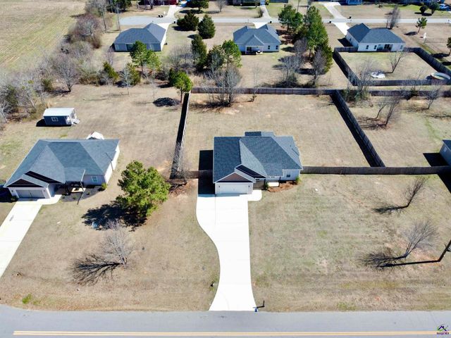 129 Amanda Dr, Byron, GA 31008