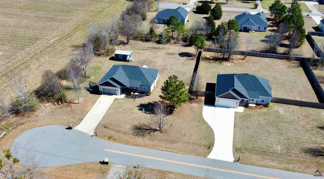 129 Amanda Dr, Byron, GA 31008