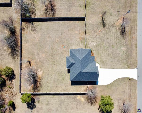 129 Amanda Dr, Byron, GA 31008