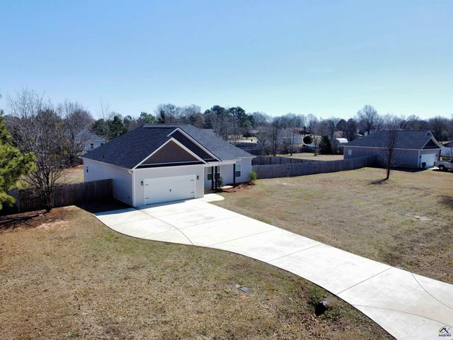 129 Amanda Dr, Byron, GA 31008