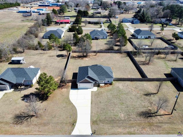 129 Amanda Dr, Byron, GA 31008