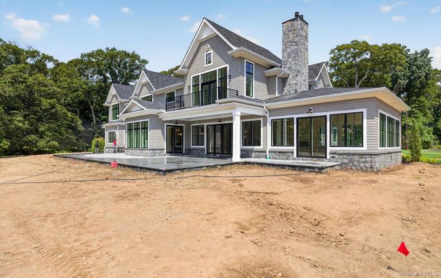 2 E Gate Road, Lloyd Harbor, NY 11743