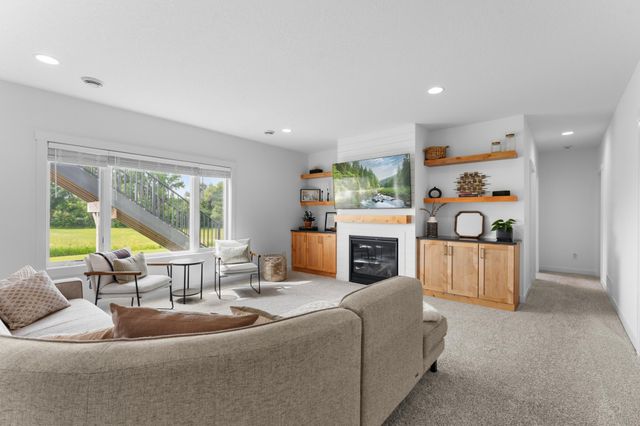 1892 Hadley Hills Drive NE, Rochester, MN 55906