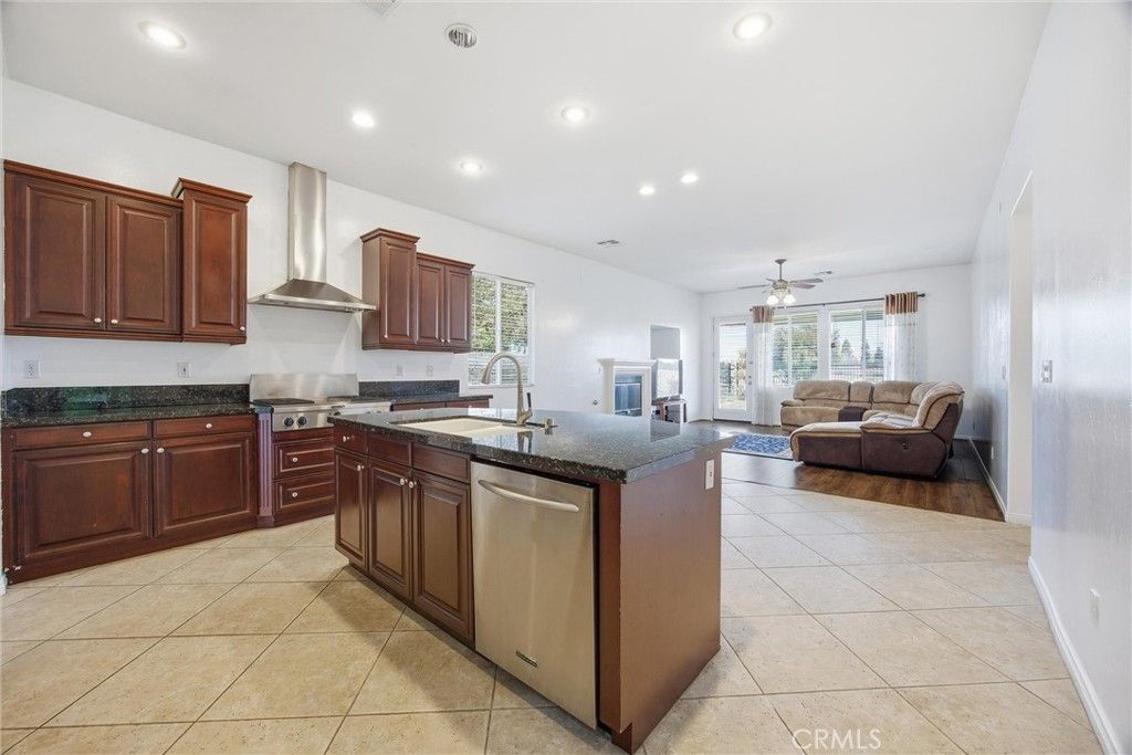 Image 10 of property listing at 5406 Pelican Hill Drive, Bakersfield, CA 93312