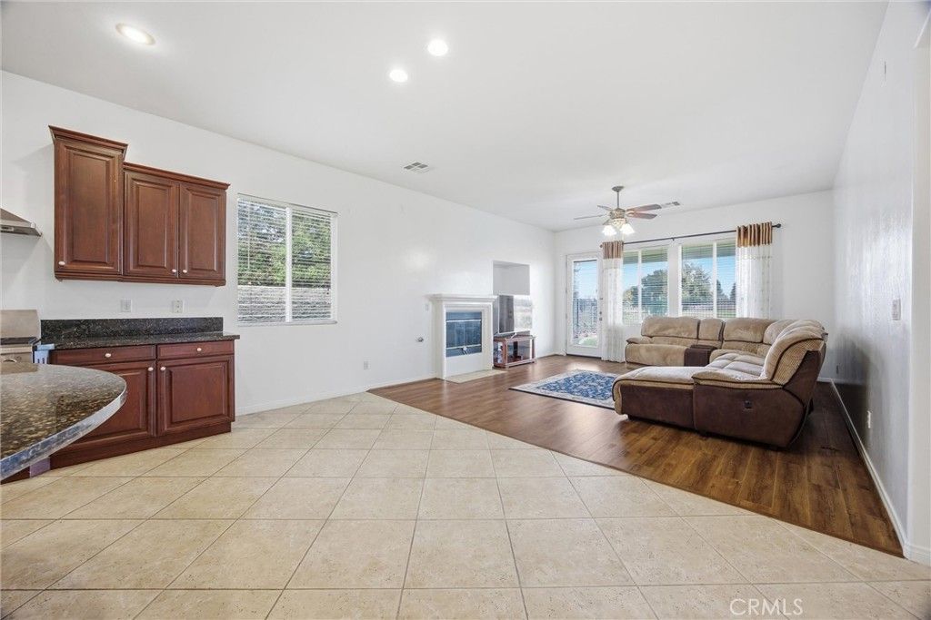 Image 11 of property listing at 5406 Pelican Hill Drive, Bakersfield, CA 93312