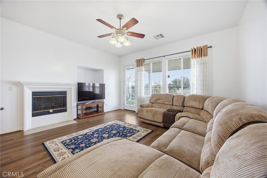 Image 13 of property listing at 5406 Pelican Hill Drive, Bakersfield, CA 93312