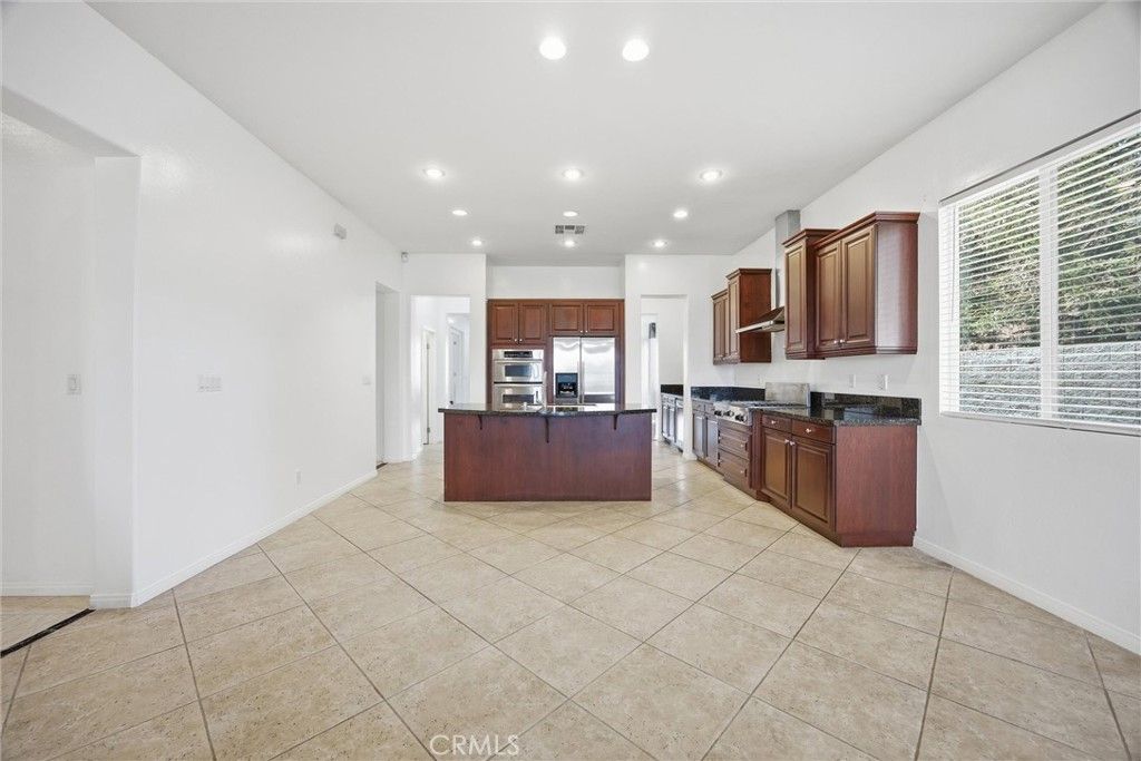 Image 15 of property listing at 5406 Pelican Hill Drive, Bakersfield, CA 93312
