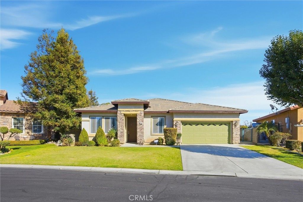 Image 2 of property listing at 5406 Pelican Hill Drive, Bakersfield, CA 93312
