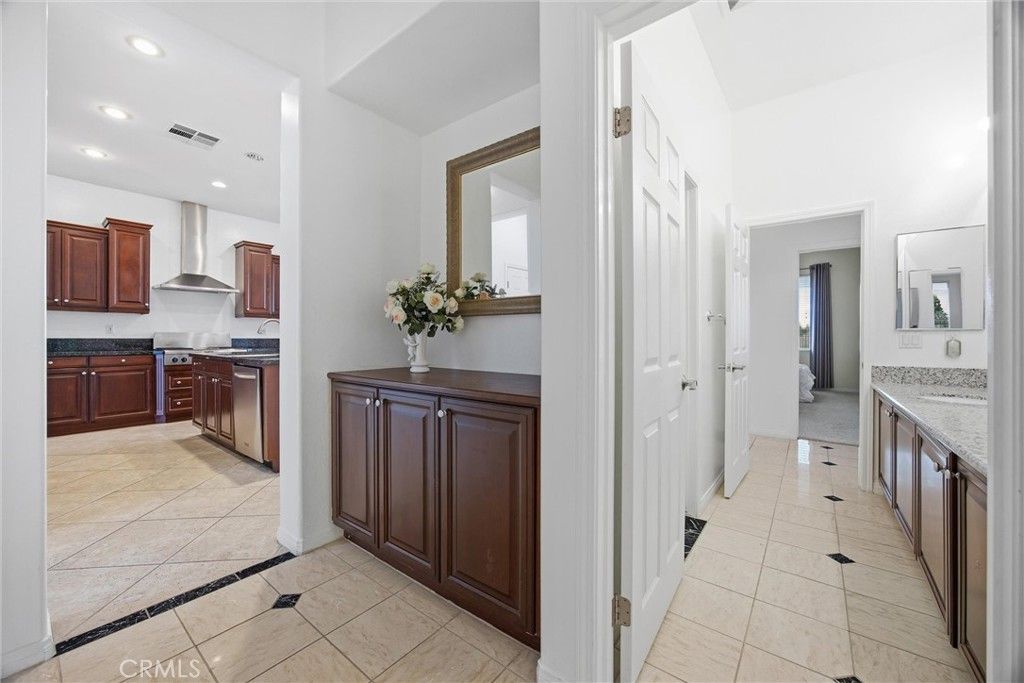 Image 22 of property listing at 5406 Pelican Hill Drive, Bakersfield, CA 93312