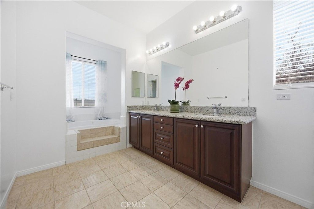 Image 28 of property listing at 5406 Pelican Hill Drive, Bakersfield, CA 93312