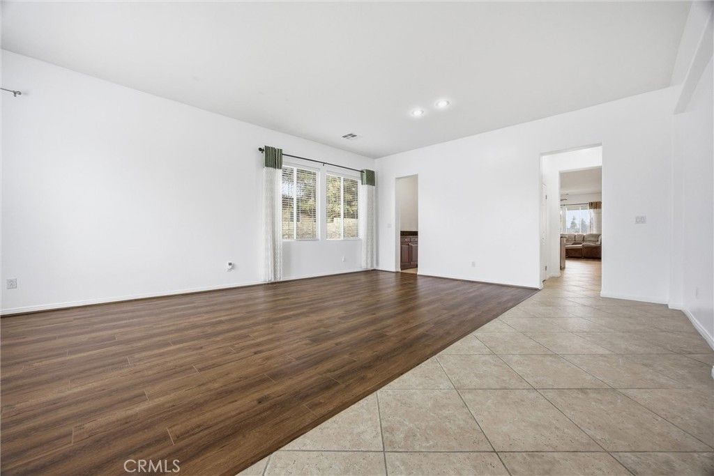 Image 5 of property listing at 5406 Pelican Hill Drive, Bakersfield, CA 93312