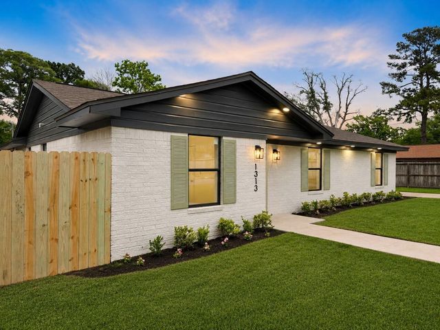 1313 Cos Street, Liberty, TX 77575