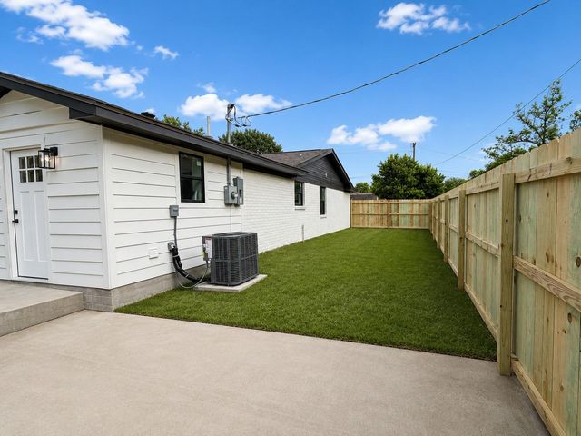 1313 Cos Street, Liberty, TX 77575