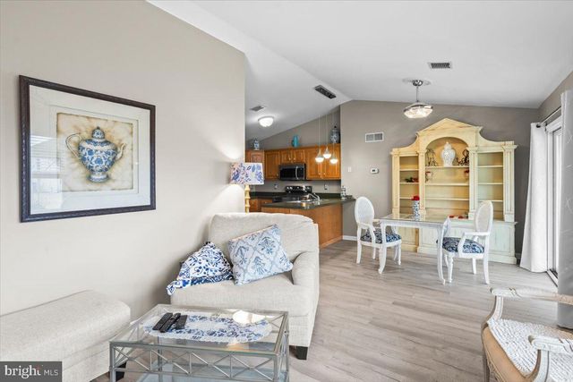 8 MEL RON CT, Carlisle, PA 17015