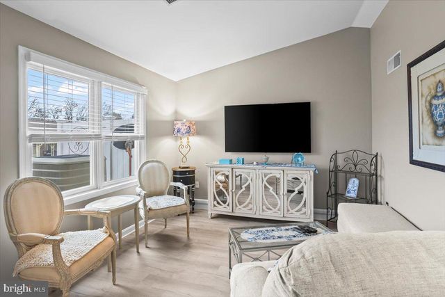 8 MEL RON CT, Carlisle, PA 17015