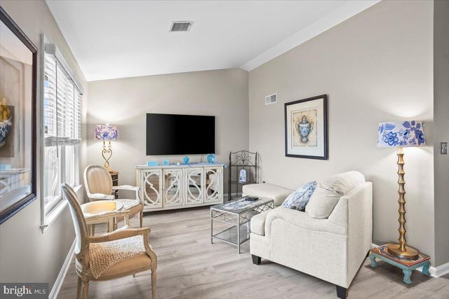 8 MEL RON CT, Carlisle, PA 17015