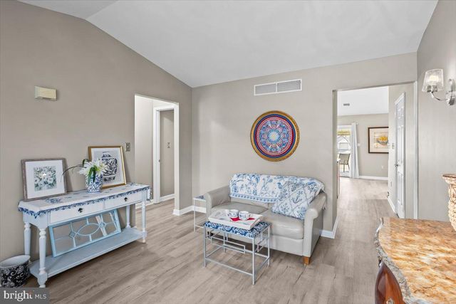 8 MEL RON CT, Carlisle, PA 17015