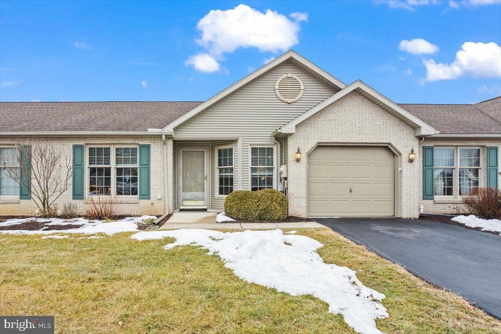 8 MEL RON CT, Carlisle, PA 17015