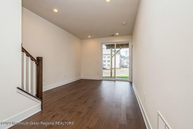 3 Blaisdell Court, Middletown, NJ 07748