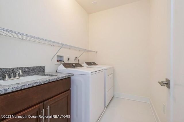 3 Blaisdell Court, Middletown, NJ 07748