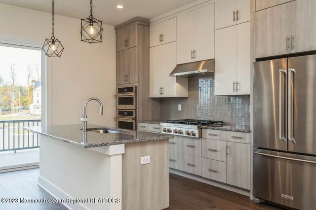 3 Blaisdell Court, Middletown, NJ 07748