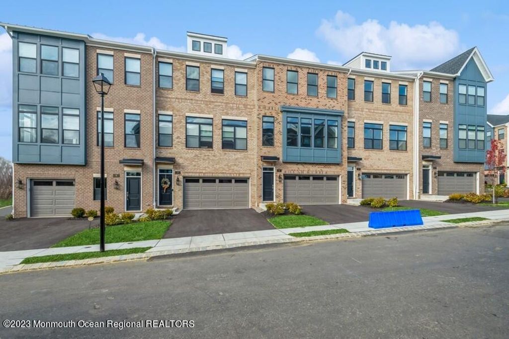 3 Blaisdell Court, Middletown, NJ 07748