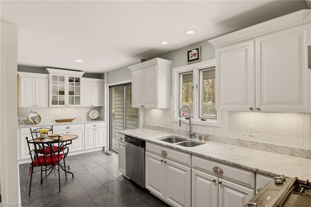 208 Forest Brook Drive, Winston-salem, NC 27106