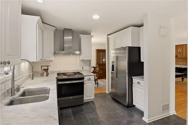 208 Forest Brook Drive, Winston-salem, NC 27106