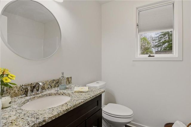 208 Forest Brook Drive, Winston-salem, NC 27106