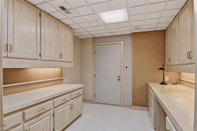 208 Forest Brook Drive, Winston-salem, NC 27106