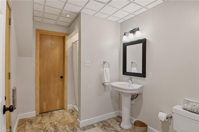 208 Forest Brook Drive, Winston-salem, NC 27106