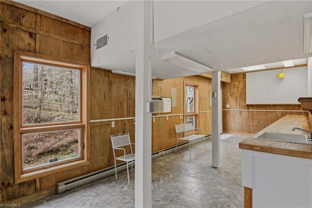 208 Forest Brook Drive, Winston-salem, NC 27106