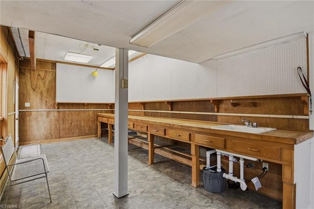 208 Forest Brook Drive, Winston-salem, NC 27106