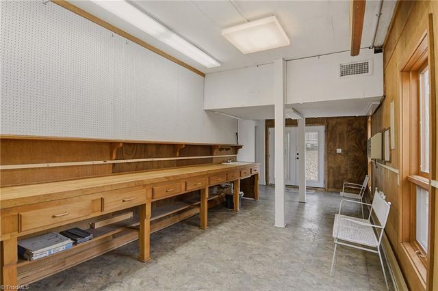 208 Forest Brook Drive, Winston-salem, NC 27106