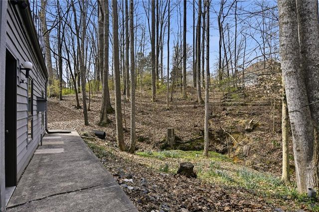 208 Forest Brook Drive, Winston-salem, NC 27106