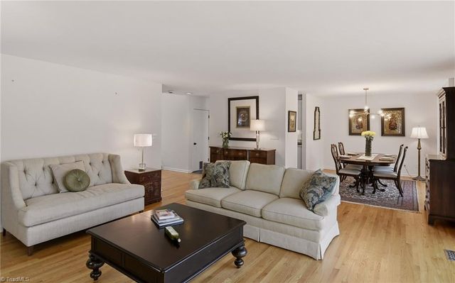 208 Forest Brook Drive, Winston-salem, NC 27106