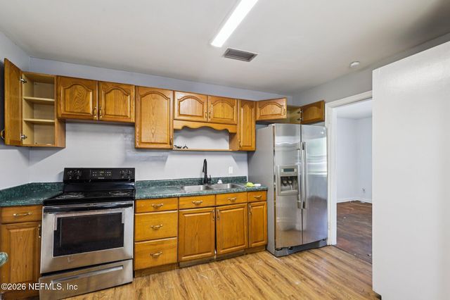 7859 DENHAM Road W, Jacksonville, FL 32208