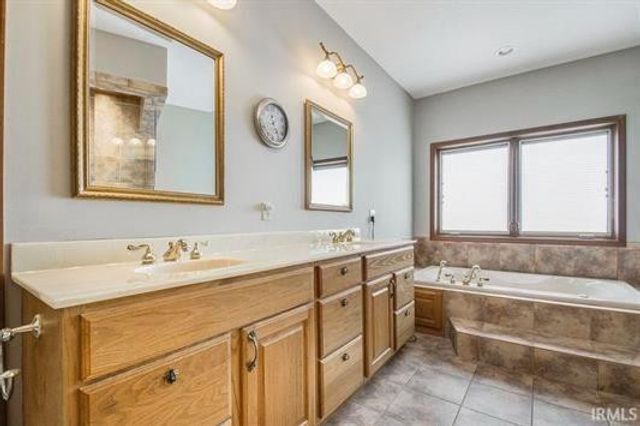 8173 E Walnut Ridge, New Carlisle, IN 46552