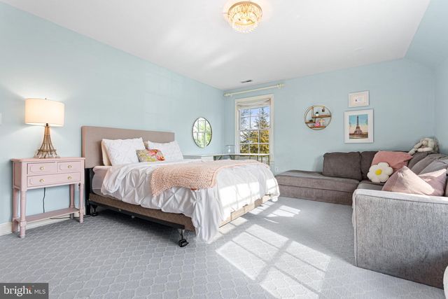 370 STATION AVE, Haddonfield, NJ 08033