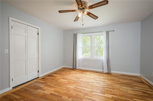 1712 S La Frenz Road, Liberty, MO 64068
