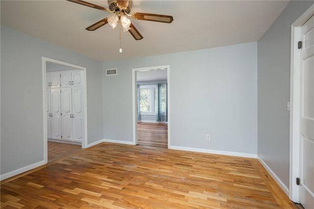 1712 S La Frenz Road, Liberty, MO 64068