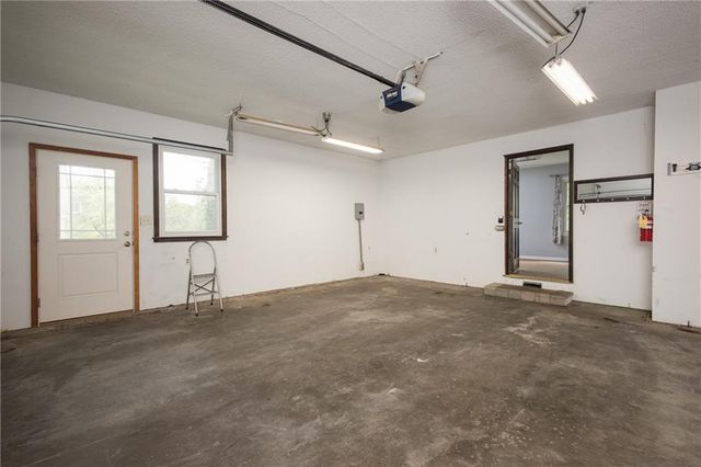 1712 S La Frenz Road, Liberty, MO 64068