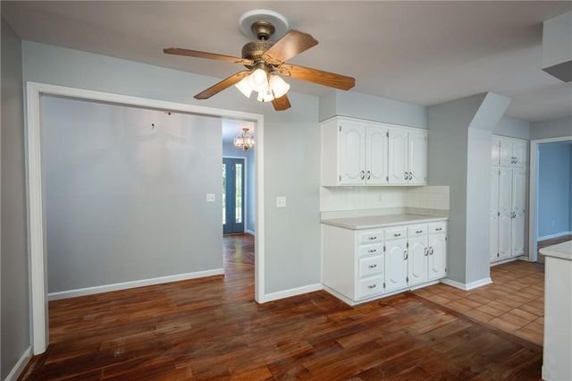1712 S La Frenz Road, Liberty, MO 64068