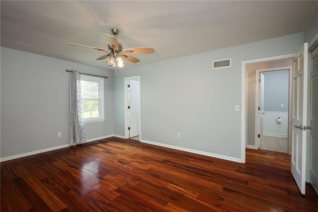 1712 S La Frenz Road, Liberty, MO 64068
