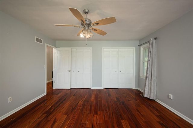 1712 S La Frenz Road, Liberty, MO 64068