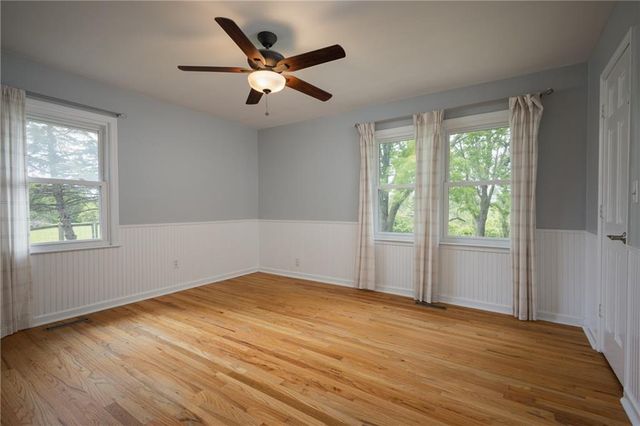 1712 S La Frenz Road, Liberty, MO 64068
