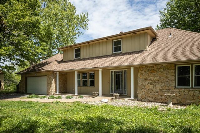 1712 S La Frenz Road, Liberty, MO 64068