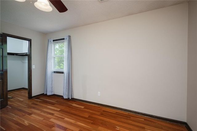 1712 S La Frenz Road, Liberty, MO 64068