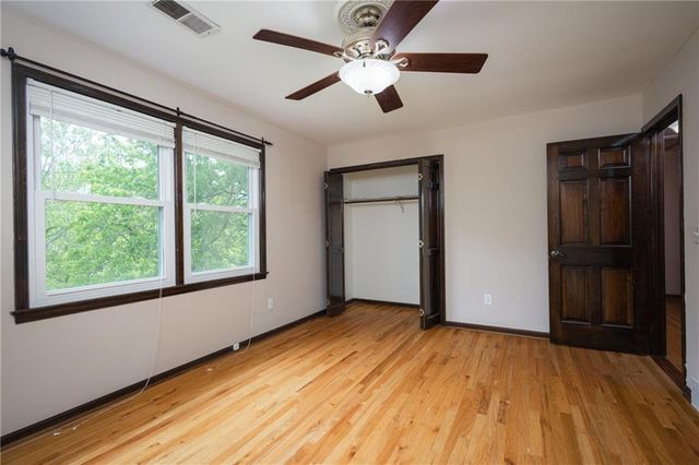 1712 S La Frenz Road, Liberty, MO 64068