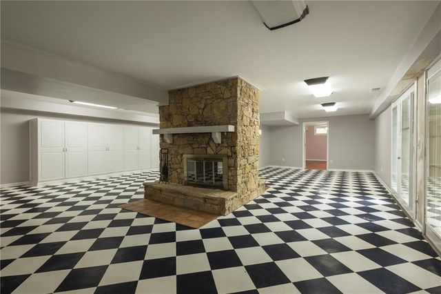 1712 S La Frenz Road, Liberty, MO 64068